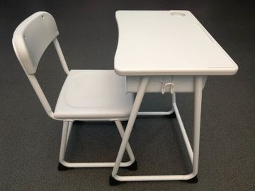 Китай Неубедительные стол и стул студента установили с пластиковыми Бакрест/таблицей верхней части поставщик
